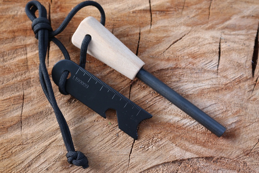 Bushcraft Firesteel Wood Handle Traditional 5/16th