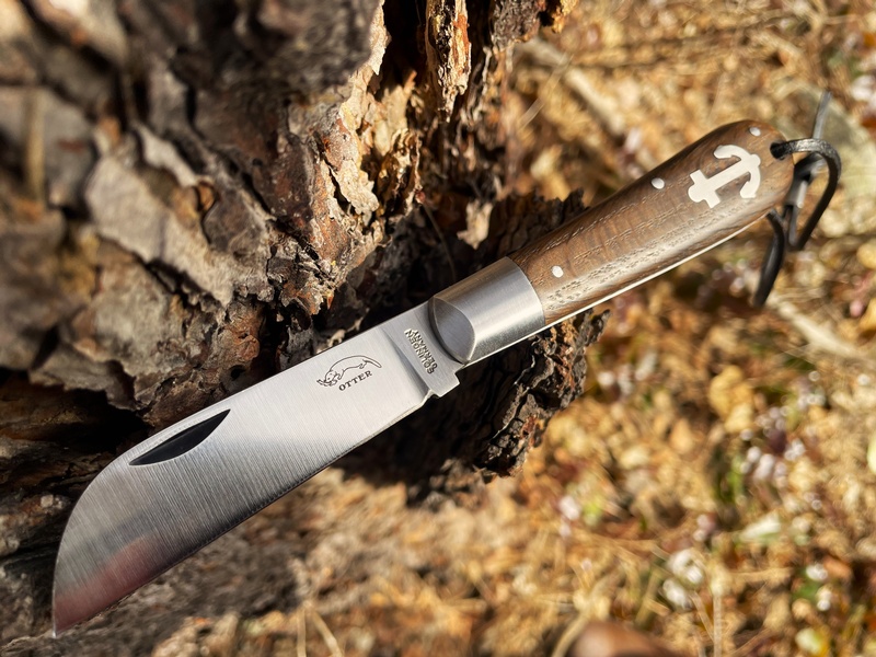 Otter Anchor Knife Smoked Oak Large Carbon 