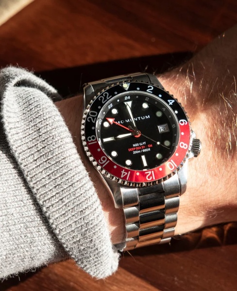 Momentum M20 GMT 42mm