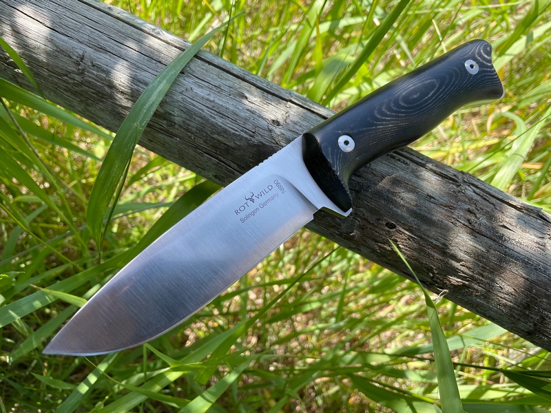 Otter Rotwild Falke N690 Black Canvas Micarta