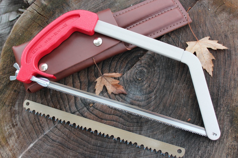 The Wyoming Saw with Leather Case